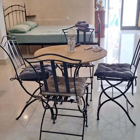 Apartment Flat Near Sea Xlendi